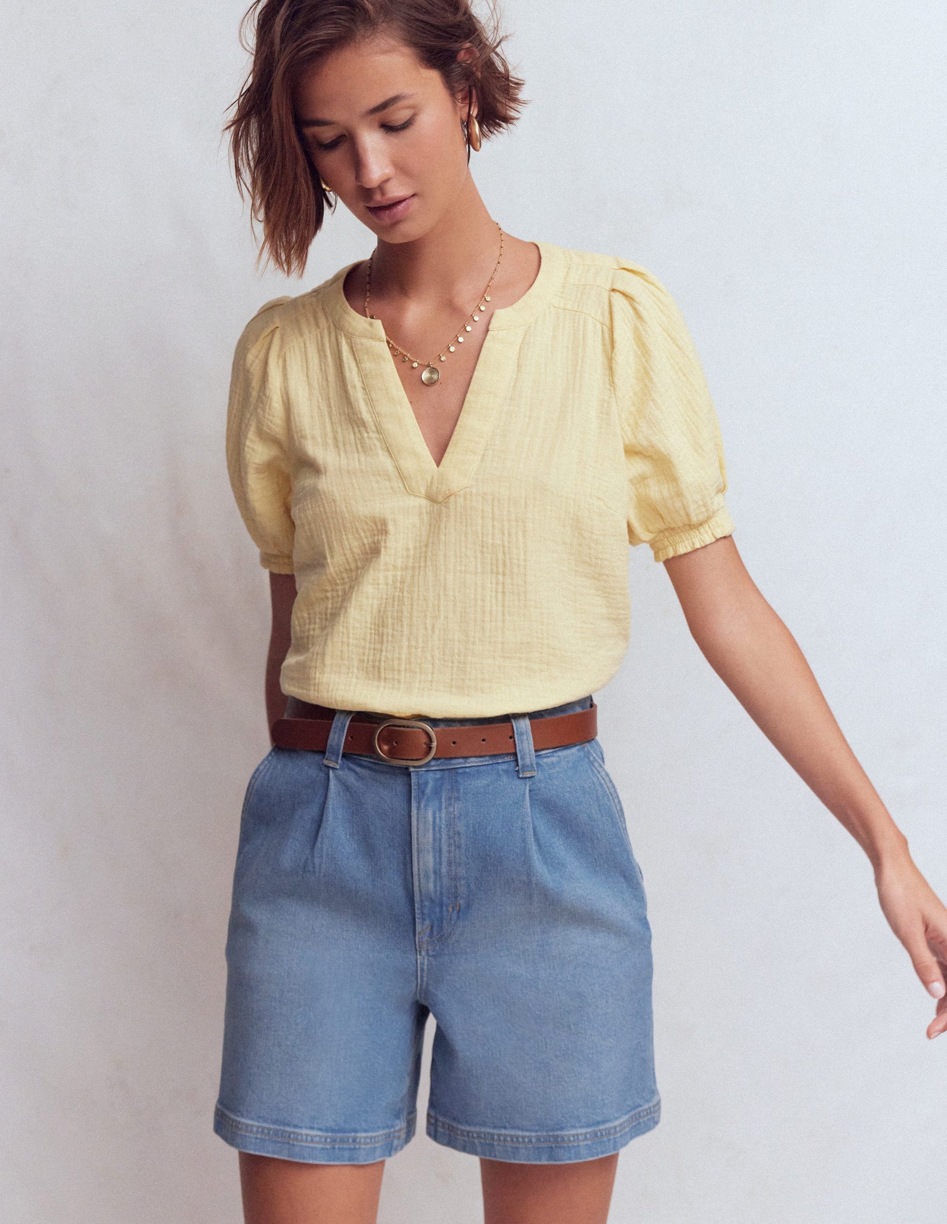 Jeansshorts mit Faltendetail vorn-Ausgeblichene Optik-4