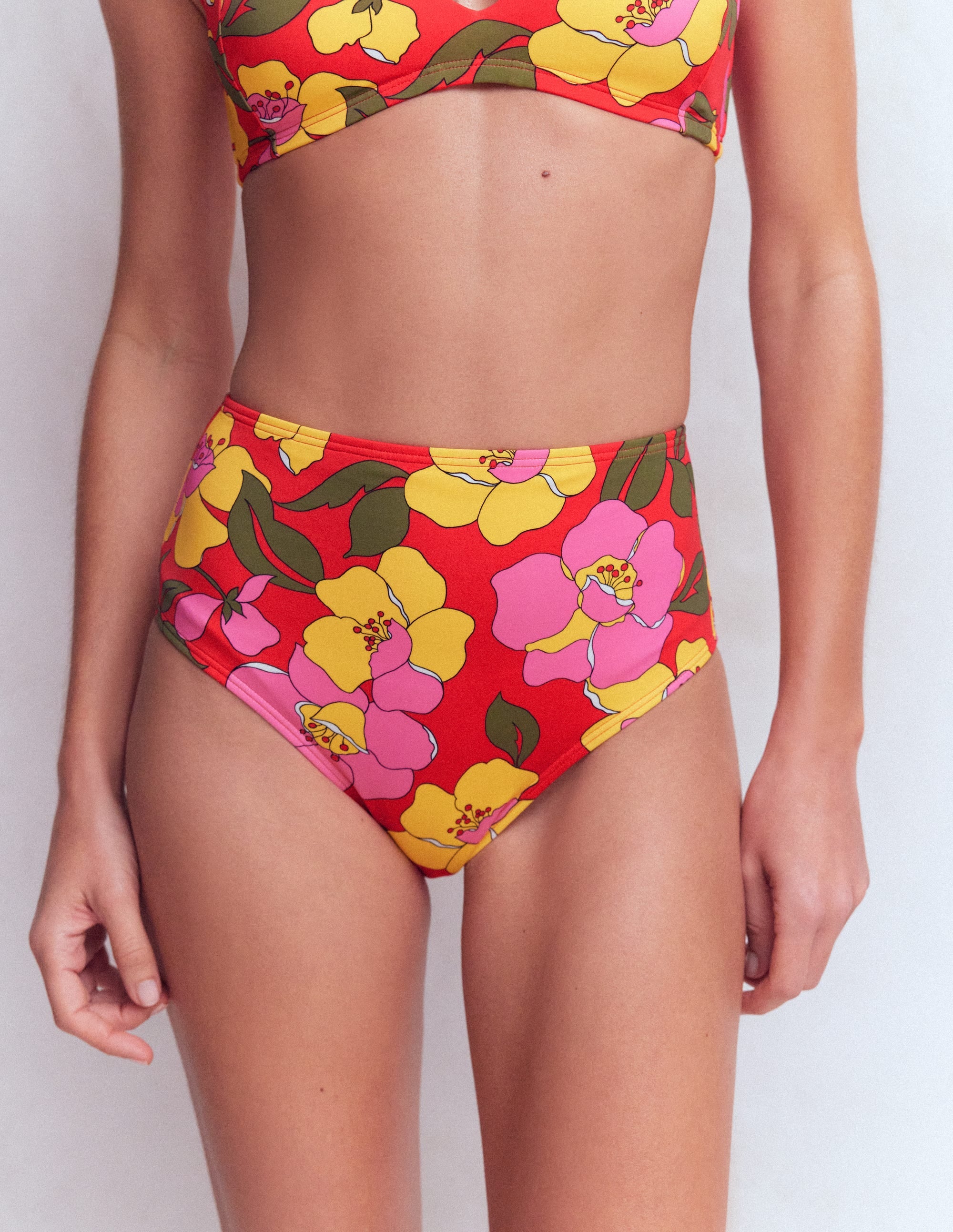Bas de bikini taille haute-Rouge, motif Radiant Bloom - Image 5