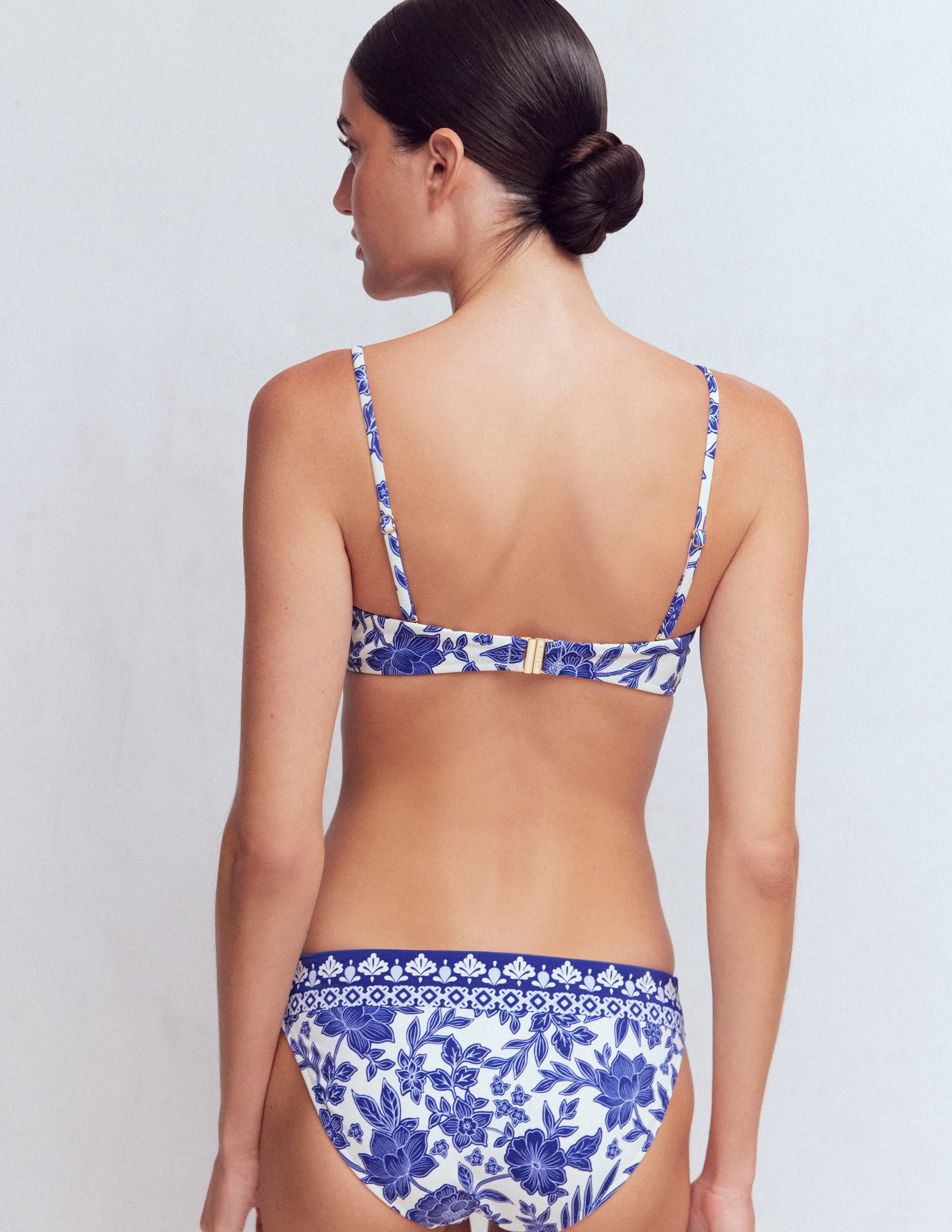 Haut de bikini Rhodes à bonnets-Bleu mazarine, motif Tigers Paradise - Image 3