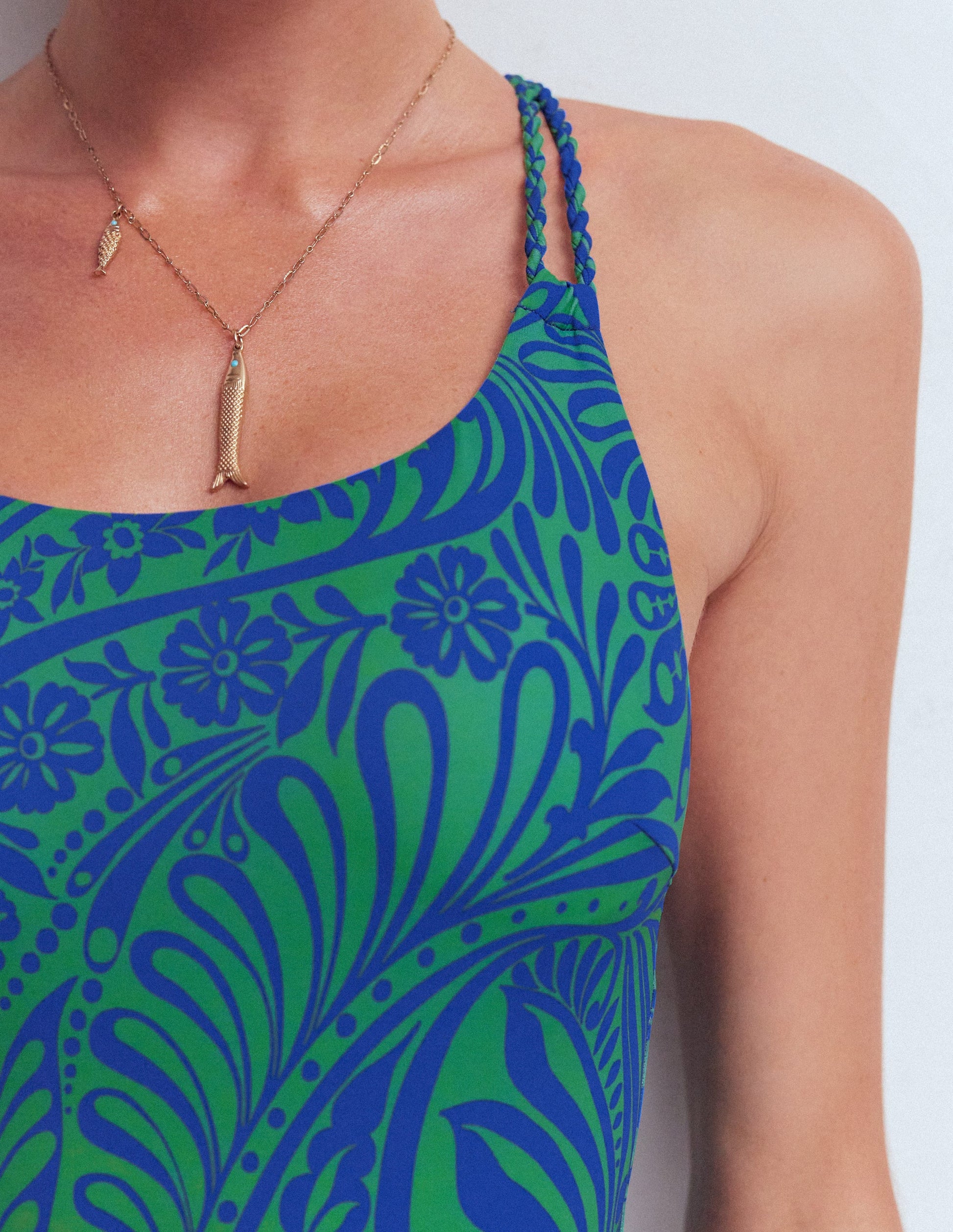 Badeanzug mit gedrehten Trägern-Blau, Verwunschenes Paisleymuster-2