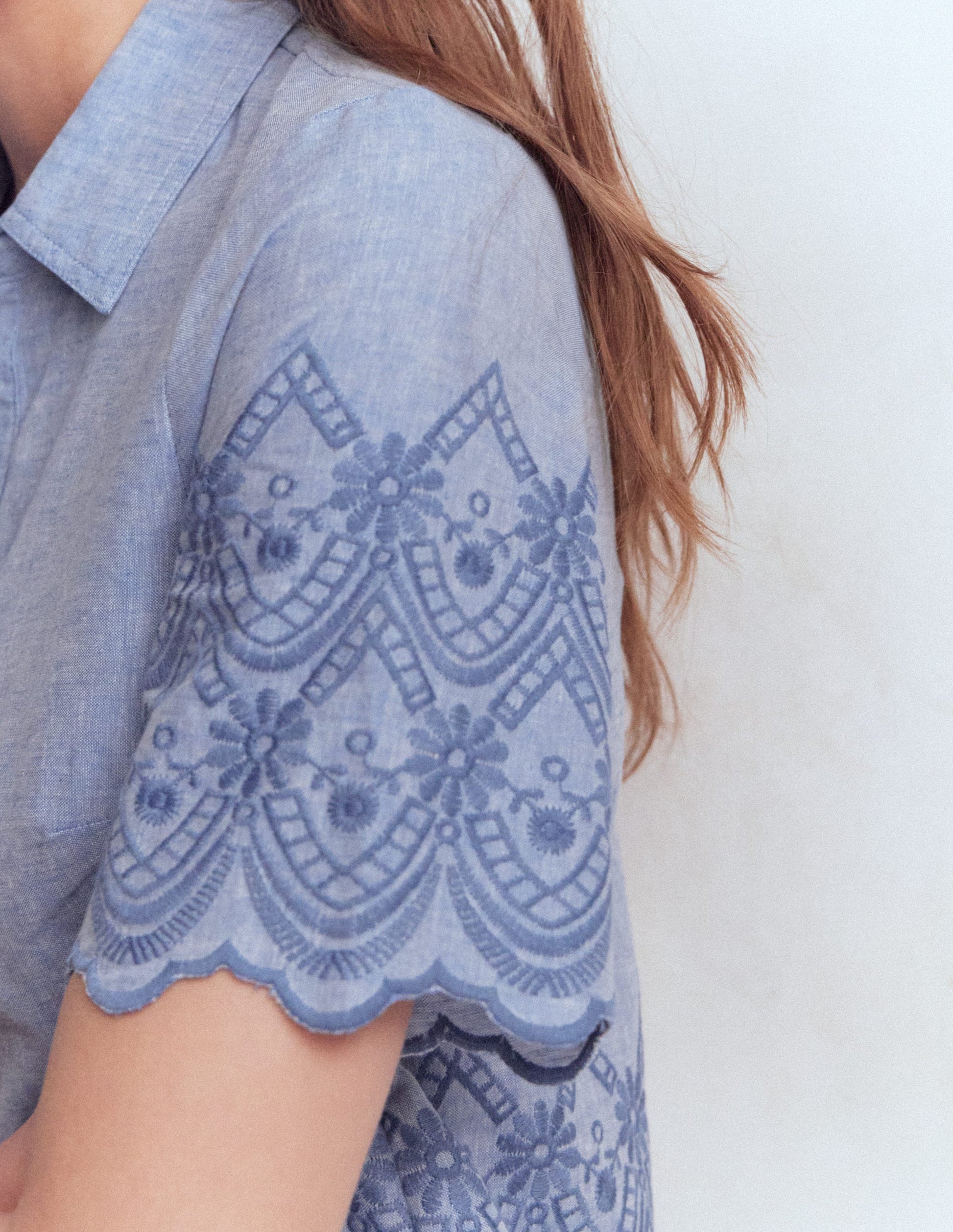 Kurzärmliges Hemd mit Lochstickerei-Blauer Faux-Uni-2