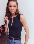 Evie Rippstrick-Top mit durchgehender Knopfleiste-Marineblau
