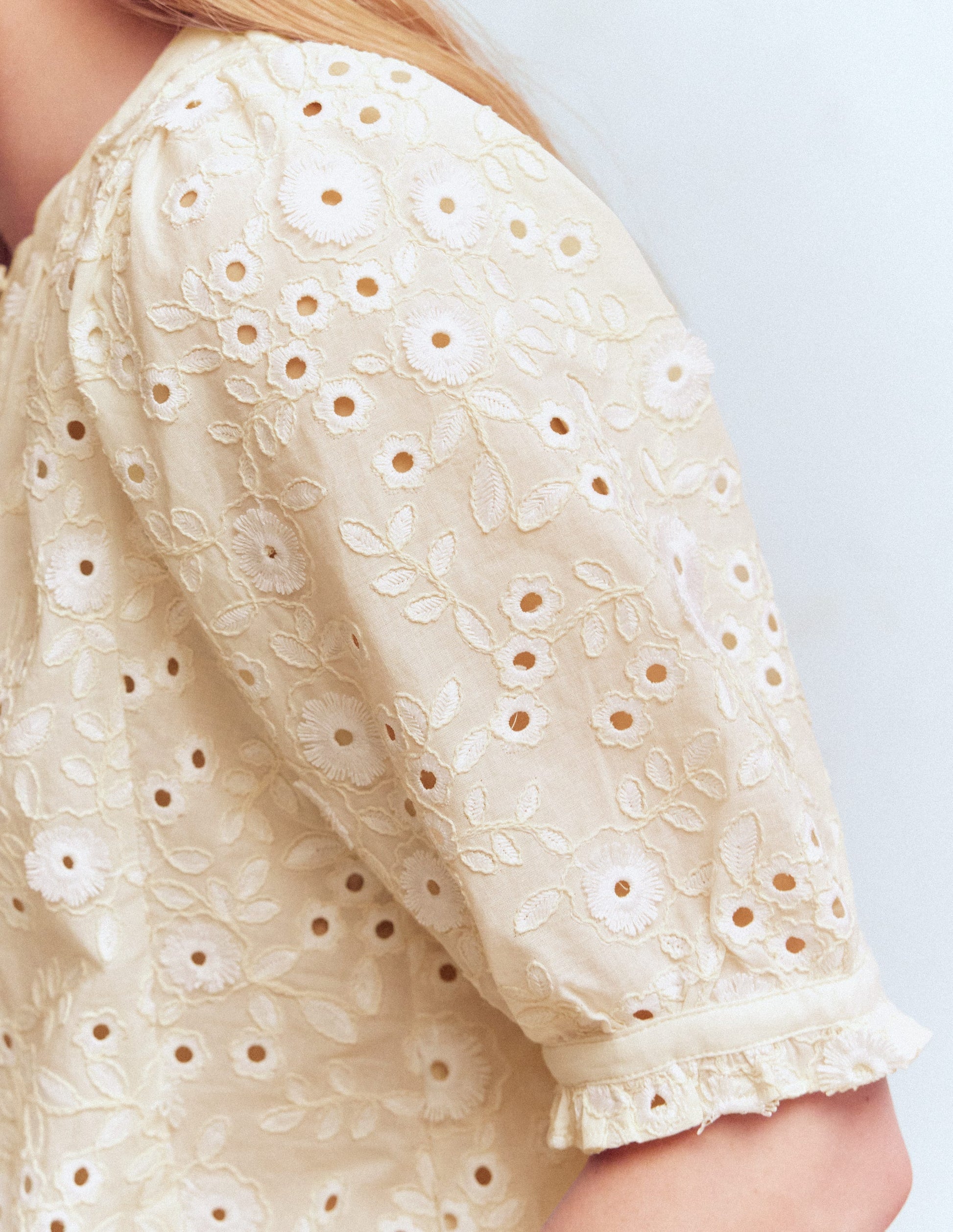 Kurzärmliges Dolman-Oberteil-Naturweiß mit Lochstickerei-2