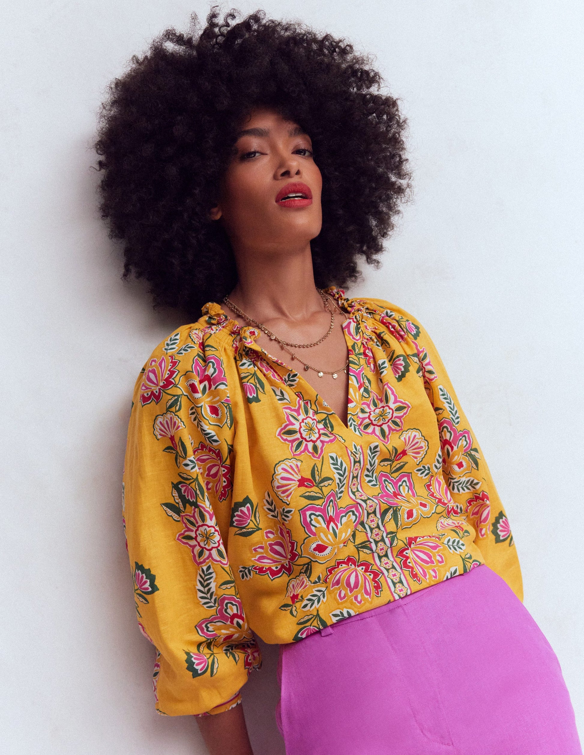 Serena Leinenoberteil mit Faltendetail am Ausschnitt-Gelb, Blüten-Eleganz-6