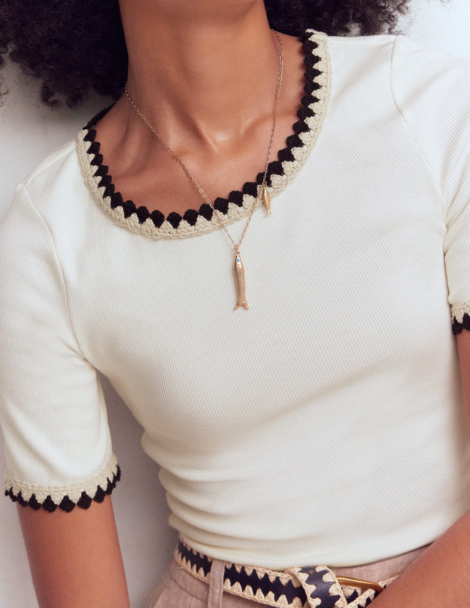 Maddie T-Shirt mit Besatz-Naturweiß mit Schwarz-2