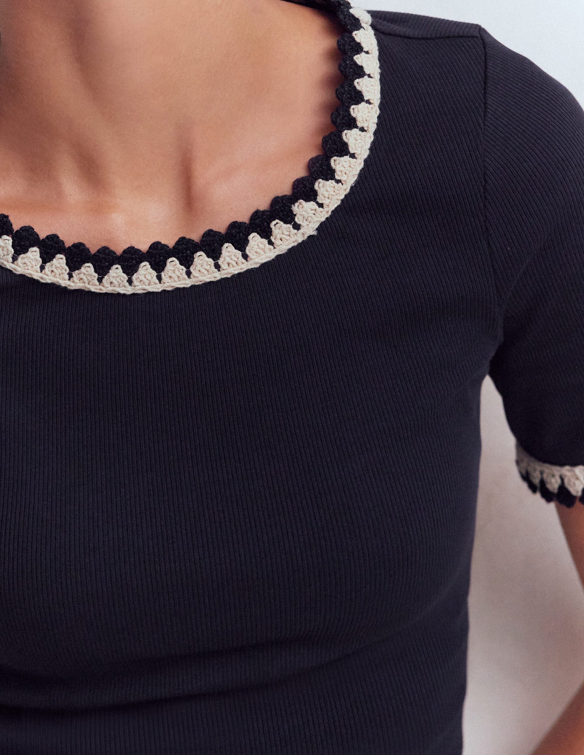 Maddie T-Shirt mit Besatz-Marineblau-2