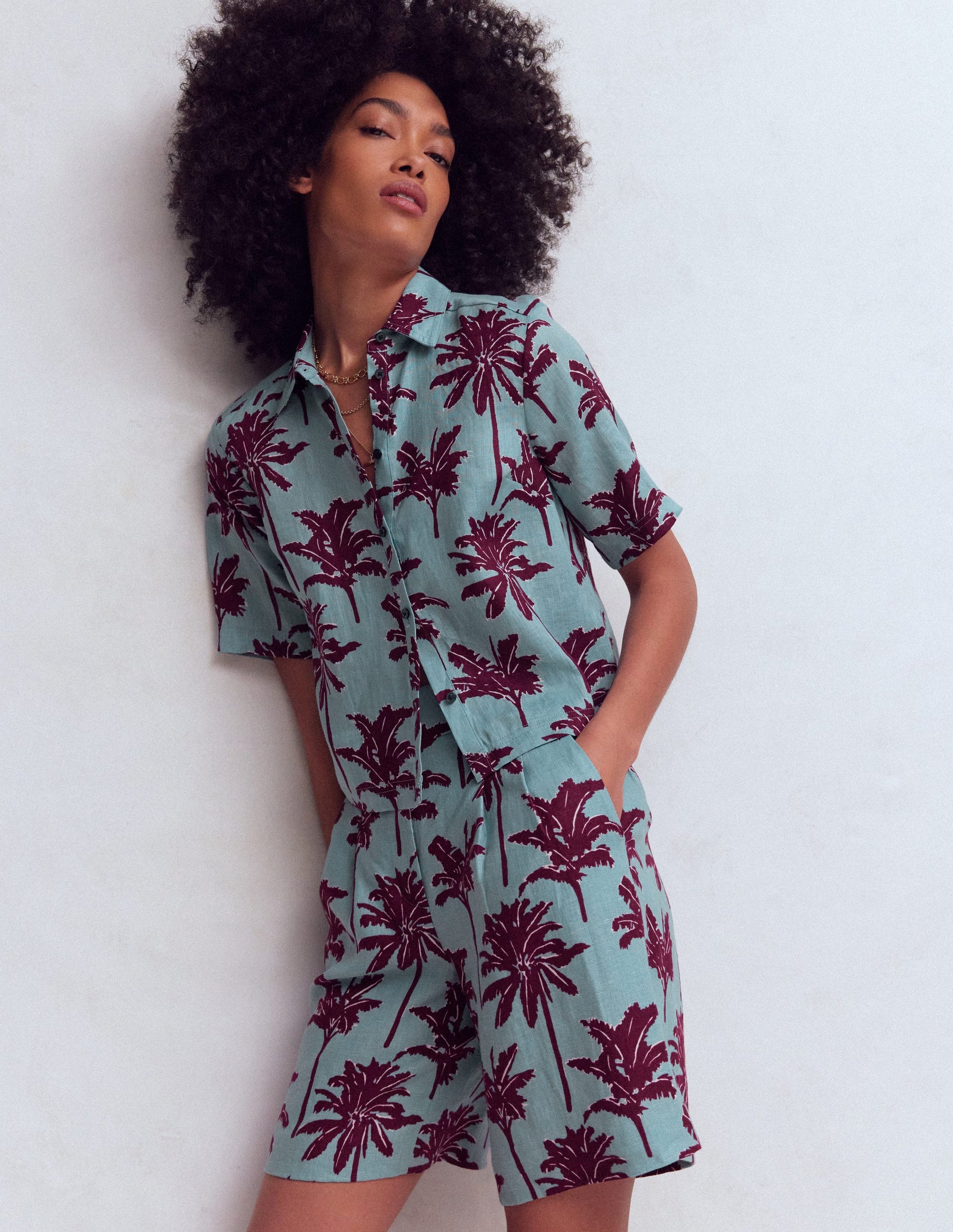 Kurzärmliges Leinenhemd-Turmalinblau, Palmenparadies-5