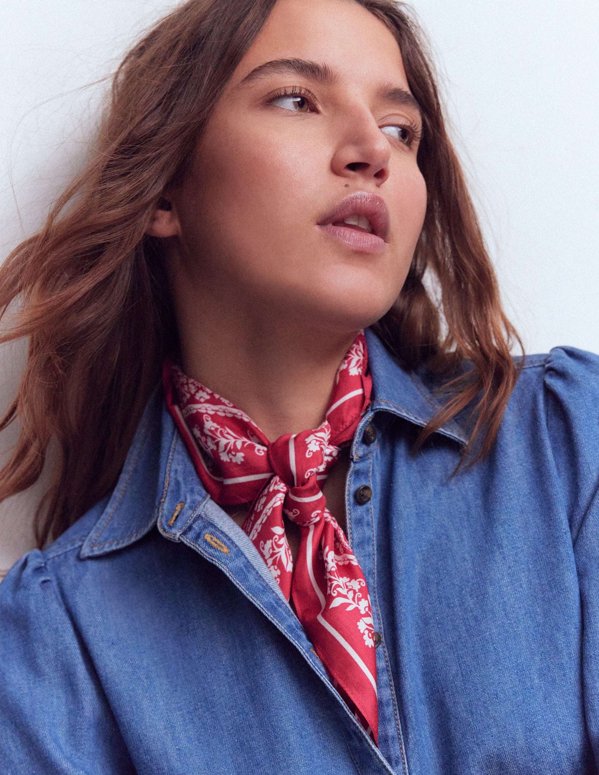 Quadratischer Seidenschal-Rot Dekorative Blüten-2