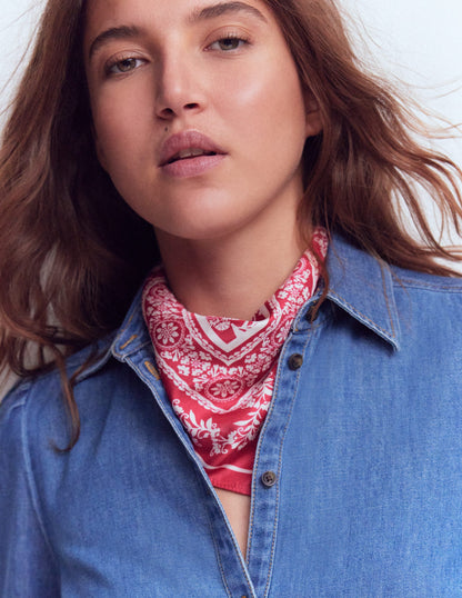 Quadratischer Seidenschal-Rot Dekorative Blüten-3