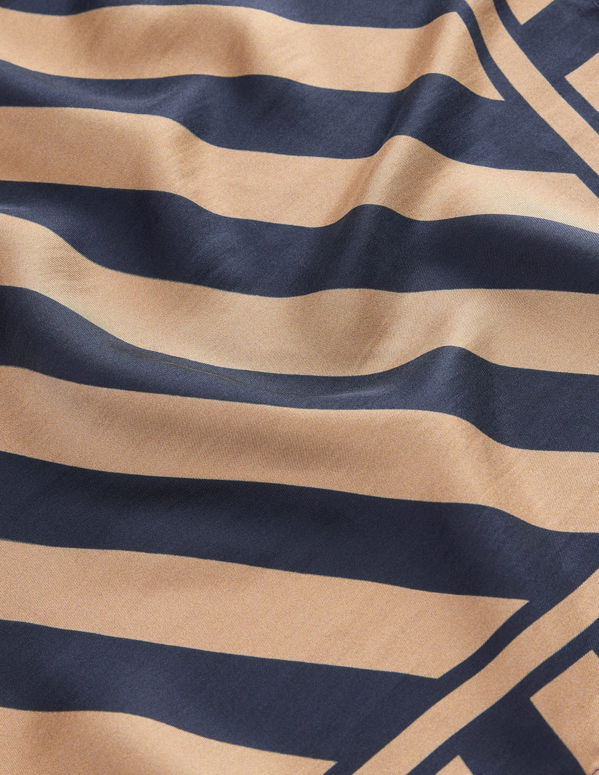 Elisabeth Quadratischer Seidenschal-Marineblau und Camel Streifen-3