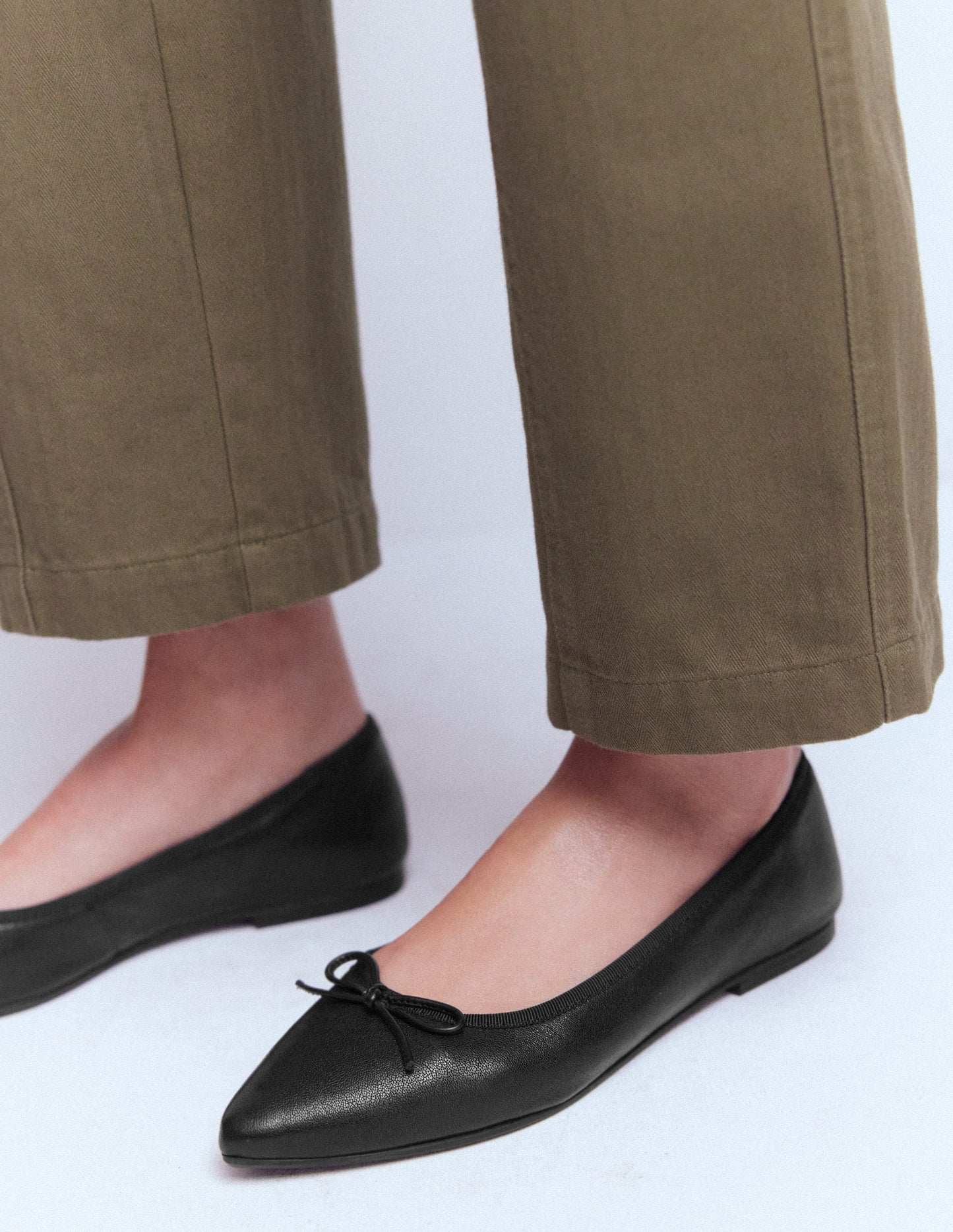 Spitze, flache Schuhe mit flexibler Sohle-Schwarz Gewalktes Leder