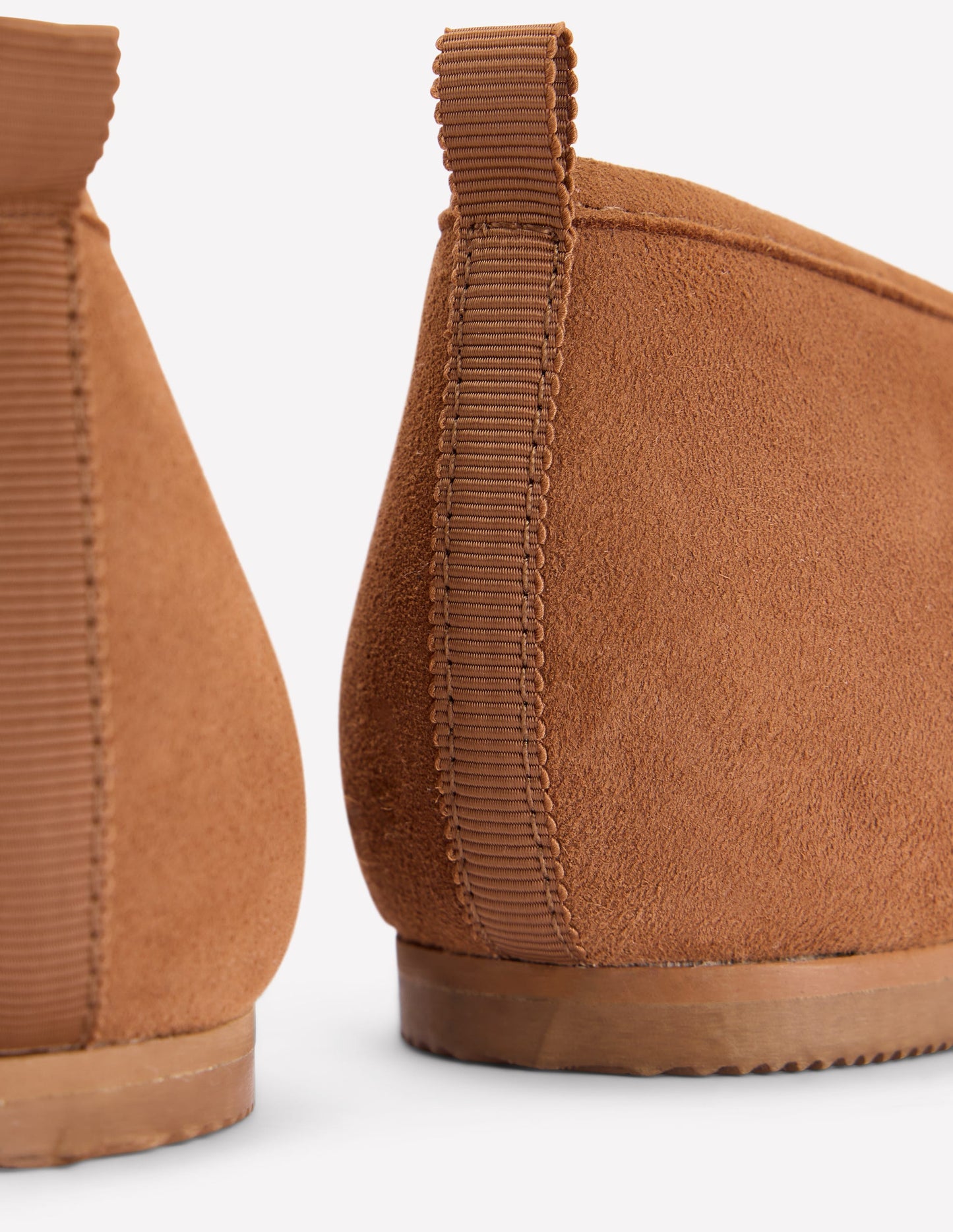 Hoch geschnittene Ballerinas-Ingwer