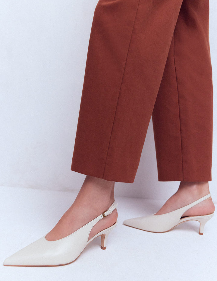 Hochgeschnittene Slingback-Pumps-Beige