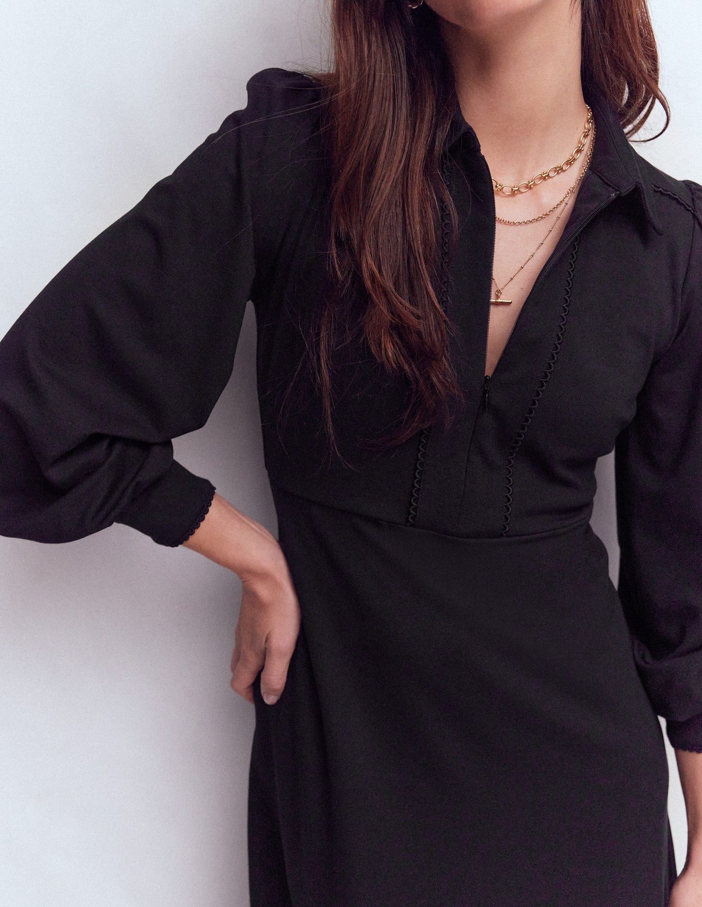 Paspeliertes Ponte-Midikleid mit Reißverschluss-Schwarz