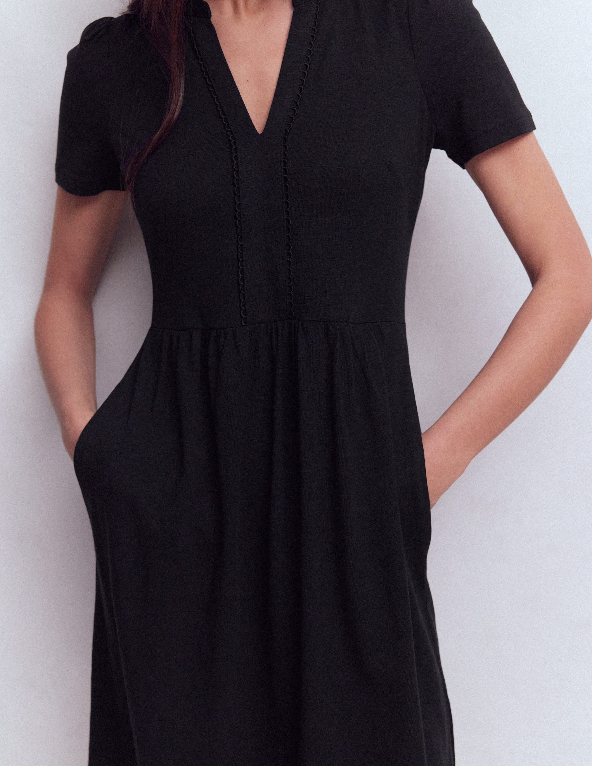 Naomi Kurzärmliges Kleid-Schwarz - Image 2