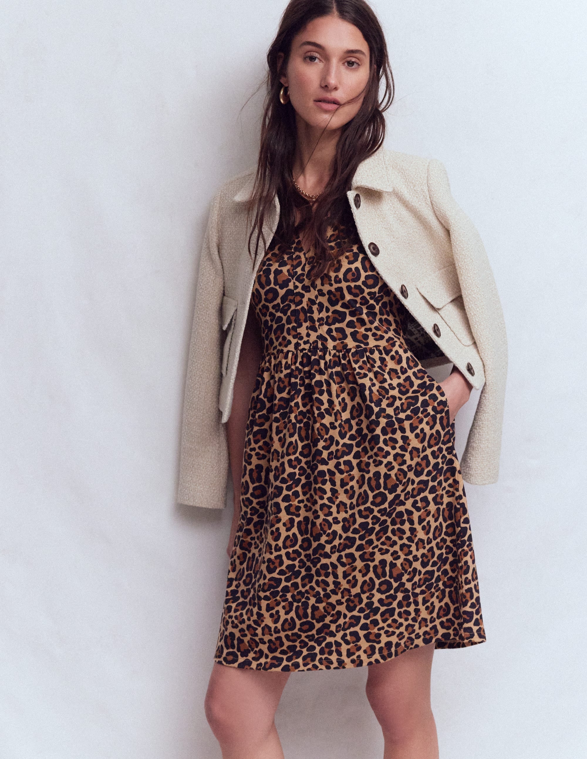 Naomi Kurzärmliges Kleid-Kamelbraun, Gepard Pop - Image 4