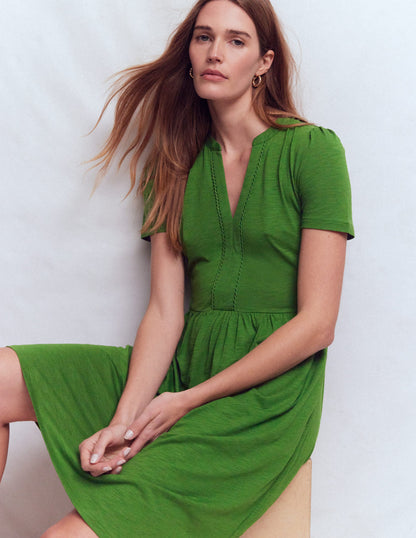 Naomi Kurzes Jerseykleid-Promenadengrün-1