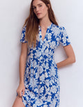 Naomi Kurzärmliges Kleid-Blau, Botanisches Muster Monochrom