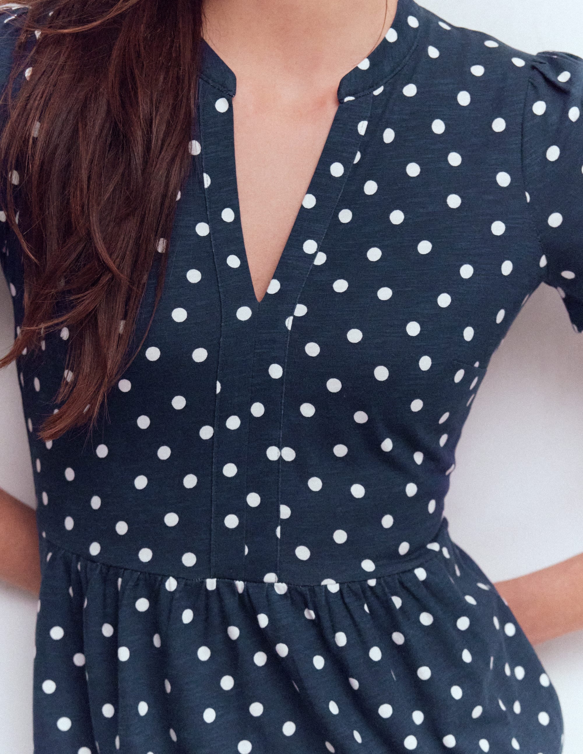 Naomi Kurzärmliges Kleid-Französisches Marineblau, Gemalte Tupfen - Image 2