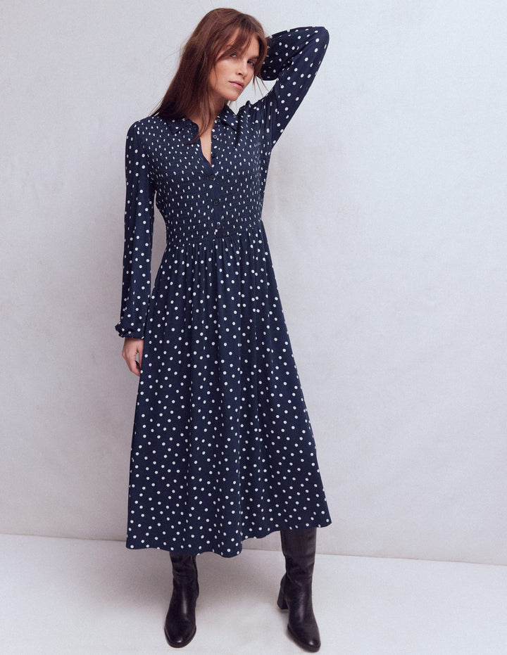 Gesmoktes Jerseykleid-Französisches Marineblau, Gemalte Tupfen