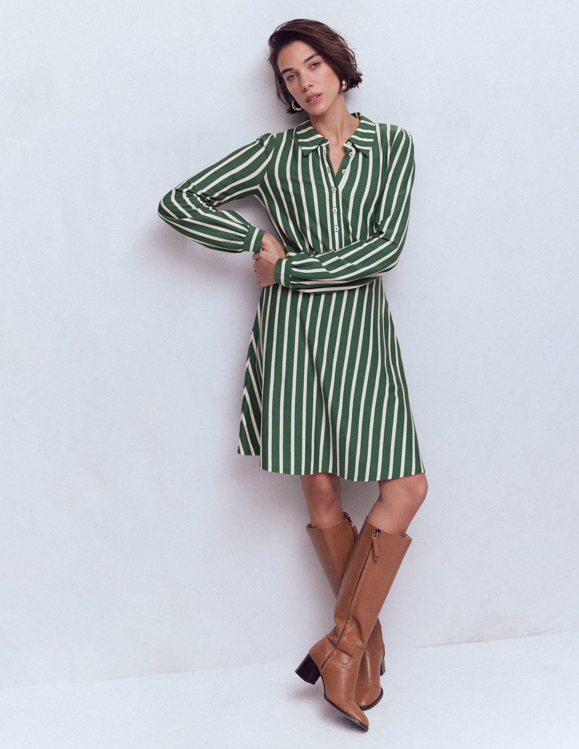 Orla Kurzes Jersey-Hemdblusenkleid-Jägergrün und Naturweiß Streifen - Image 1