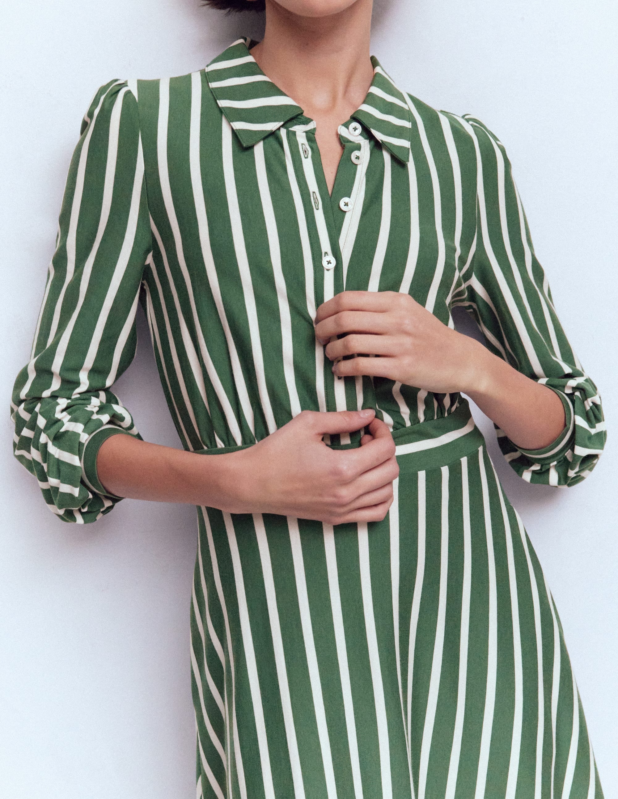 Orla Kurzes Jersey-Hemdblusenkleid-Jägergrün und Naturweiß Streifen - Image 2