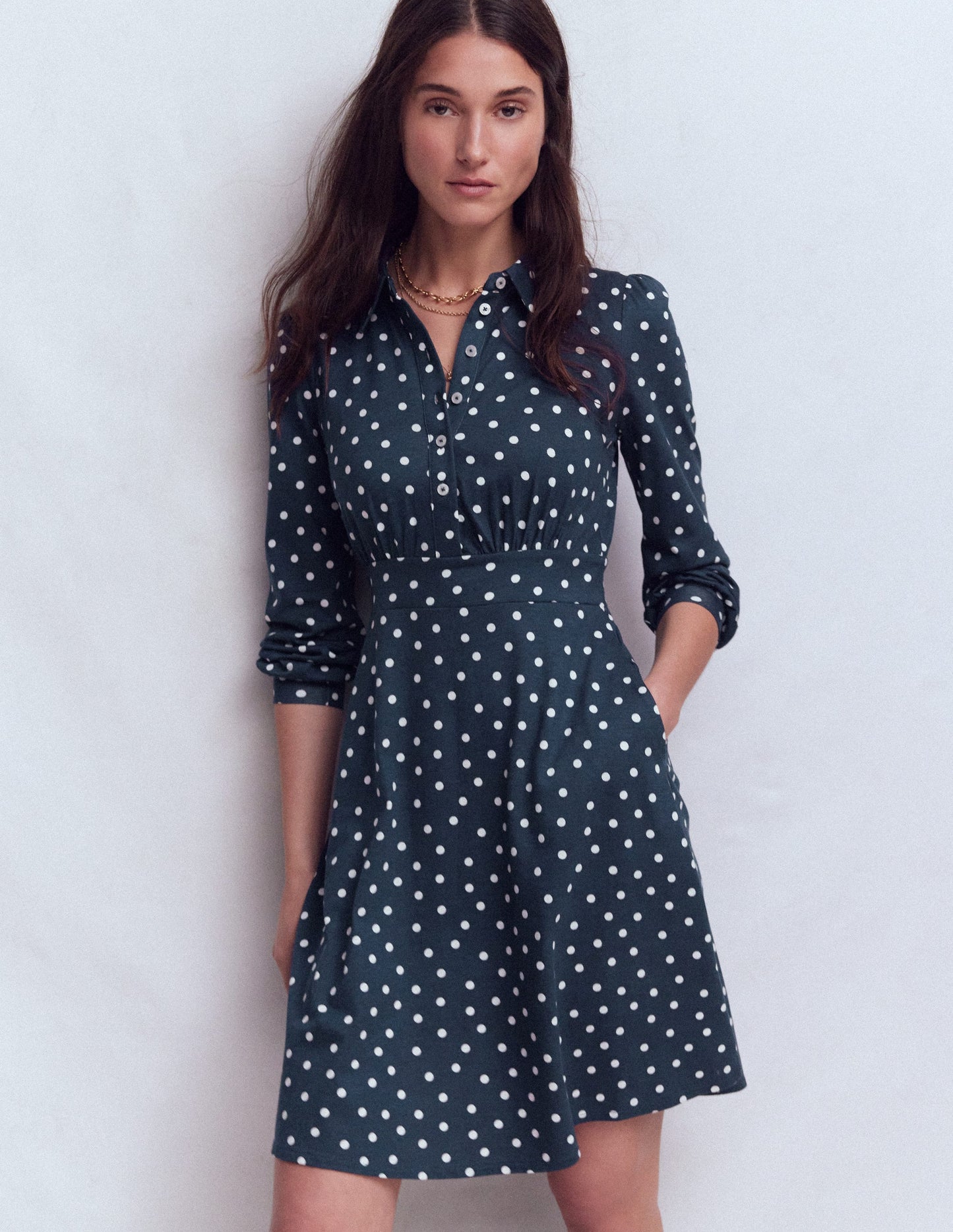 Robe-chemise courte en jersey Orla-Bleu marine foncé, pois peints