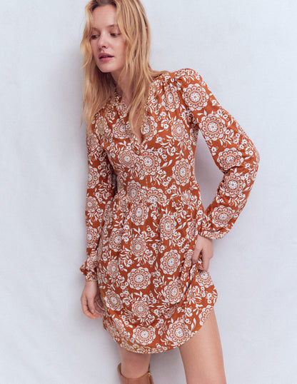 Amy Kurzes Jerseykleid-Kastanienbraun, Dekorative Blüten-4