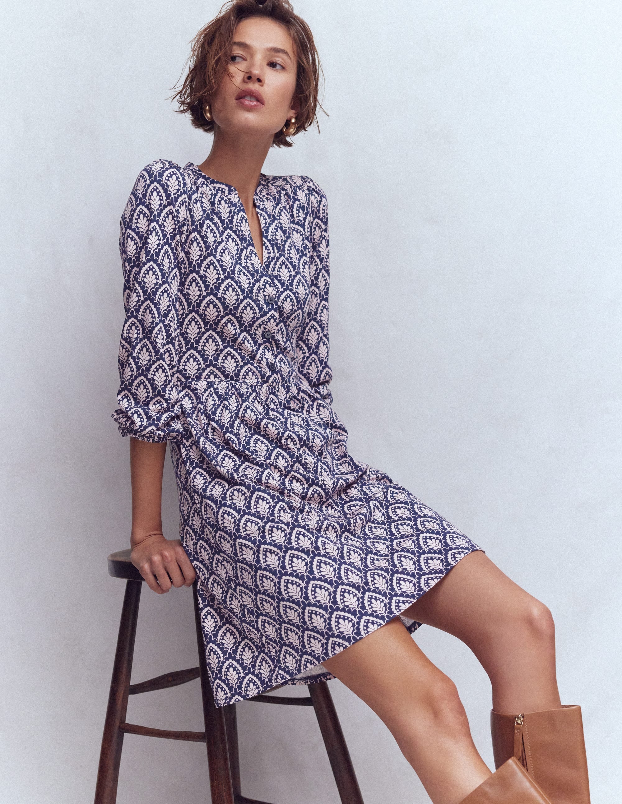 Amy Kurzes Jerseykleid-Marineblau, Blumenterrasse - Image 5