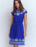 Kurzes Jerseykleid mit Stickerei-Leuchtendes Blau