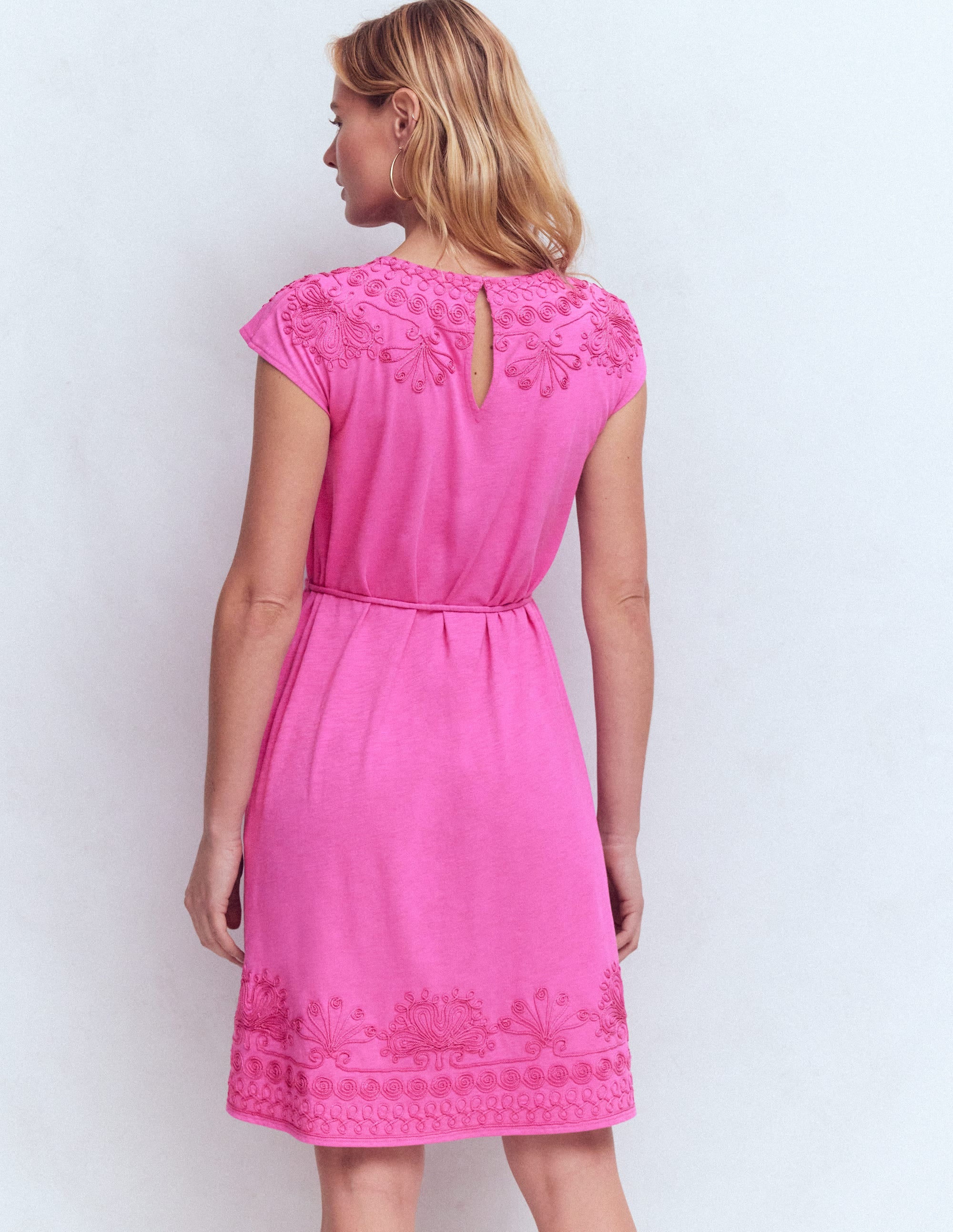 Kurzes Jerseykleid mit Stickerei-Passionsblume - Image 3