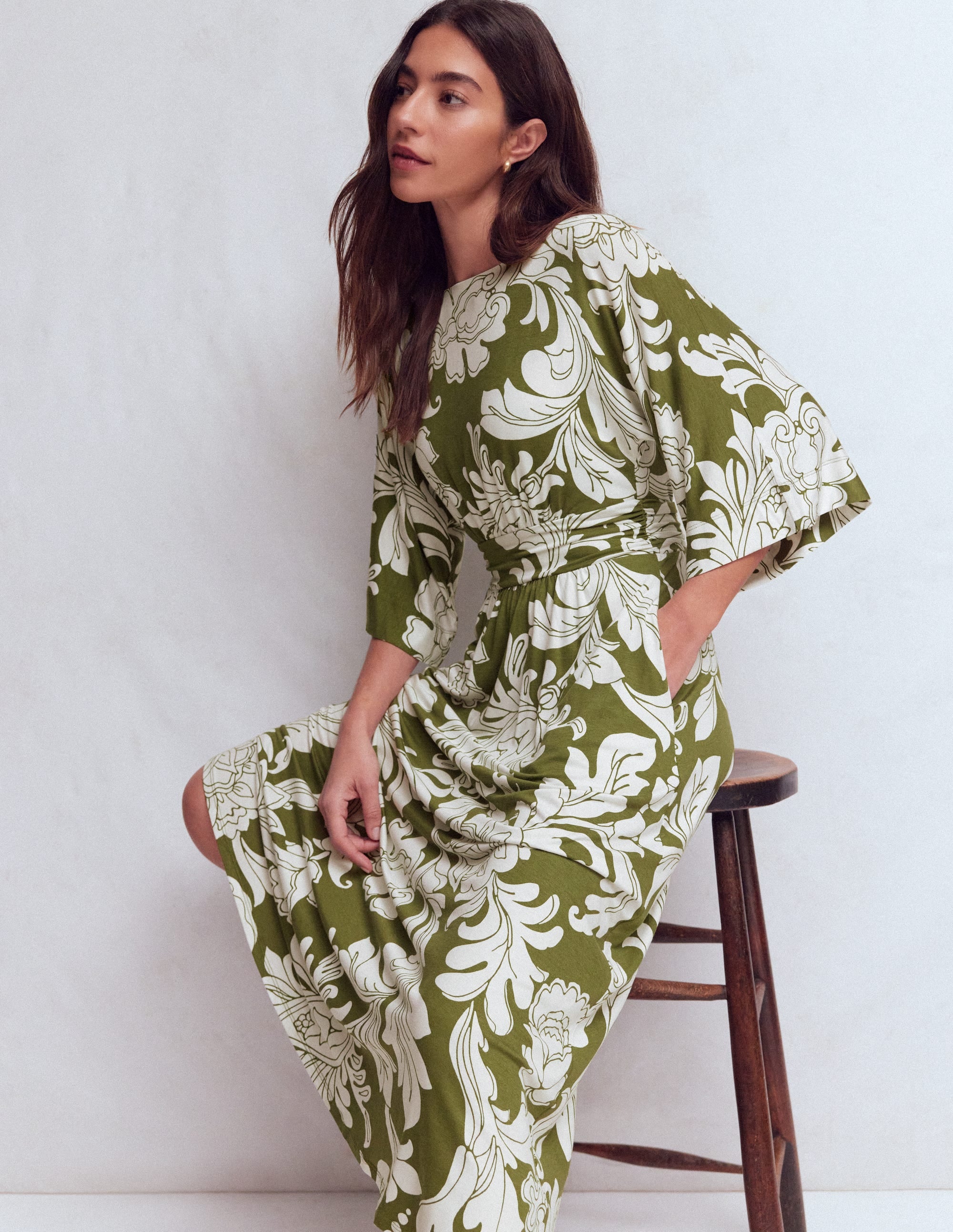 Imelda Jersey-Kimonokleid-Olivgrün, Botanisches Muster Monochrom - Image 1