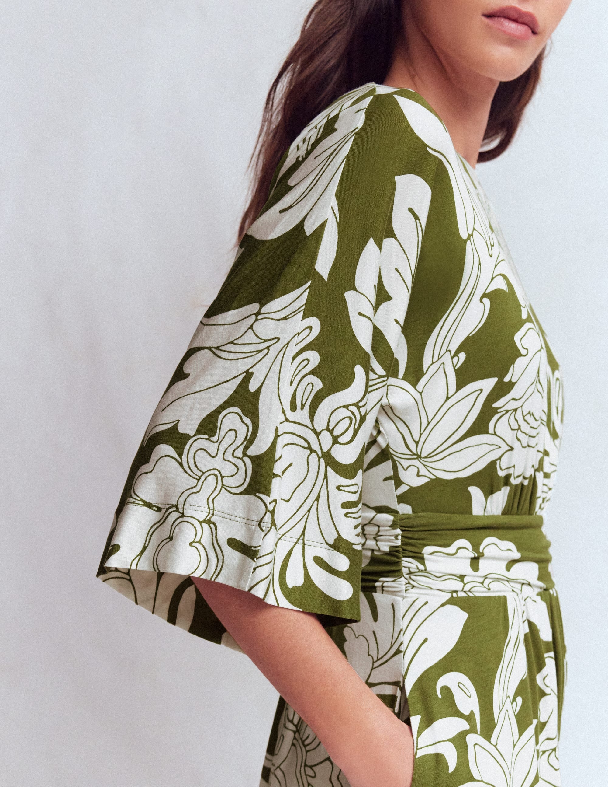 Imelda Jersey-Kimonokleid-Olivgrün, Botanisches Muster Monochrom - Image 2