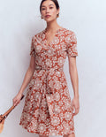 Robe Daisy virevoltante en jersey-Marron, motif Decorative Blossom