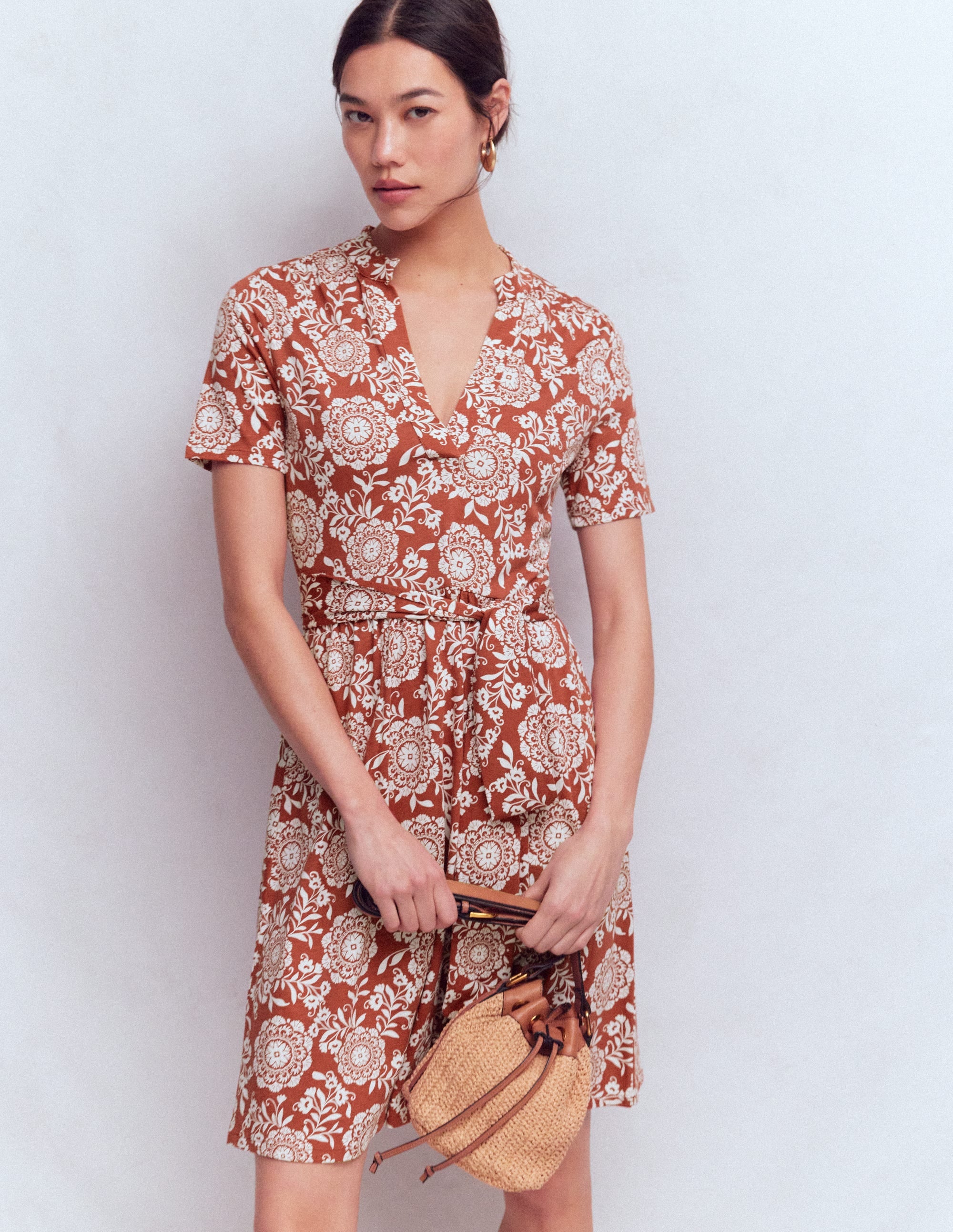 Daisy Ausgestelltes Jerseykleid-Braun, Dekorative Blüten - Image 4