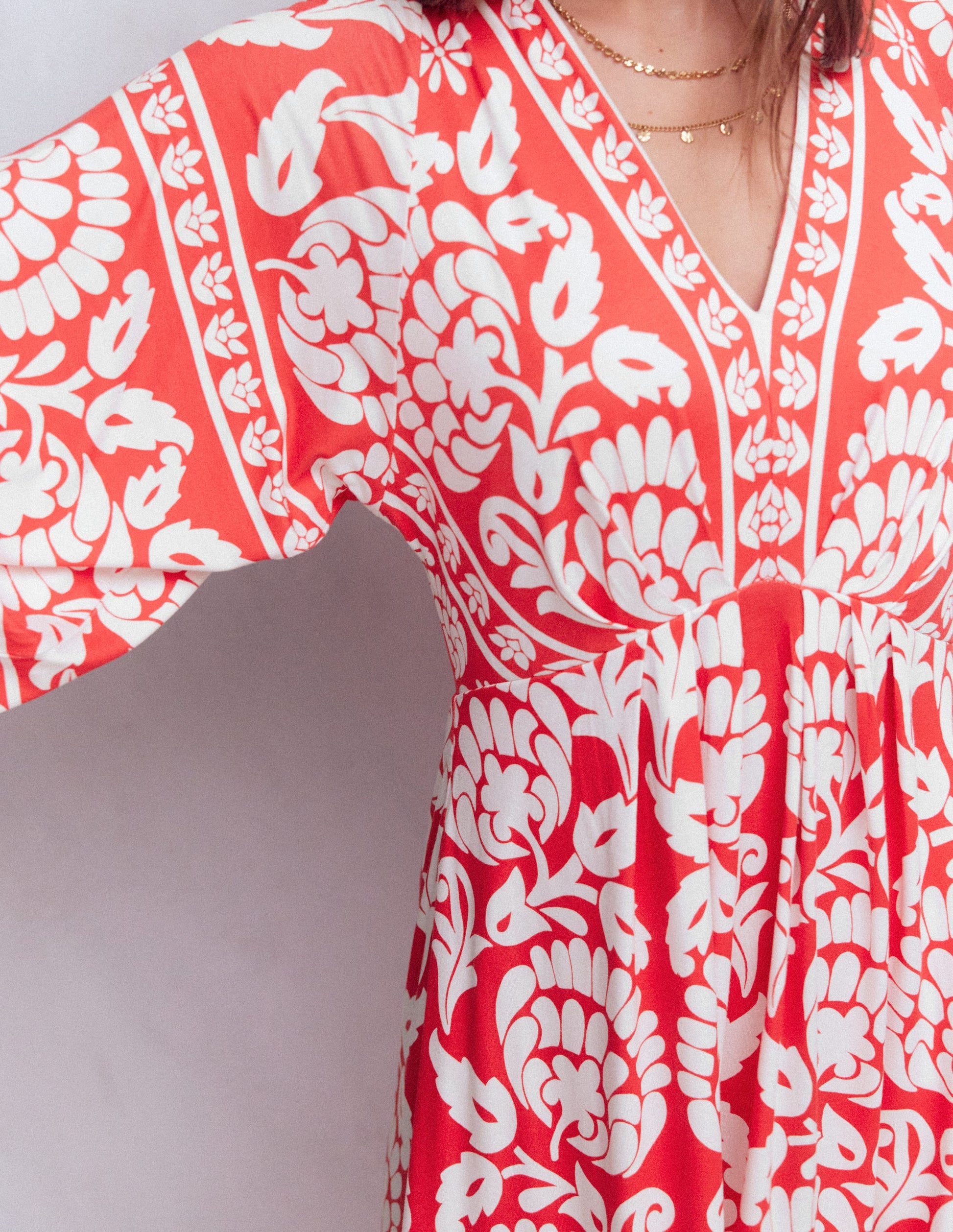 Nell Midi-Kimonokleid aus Jersey-Mohnblumenrot, Kunstvolles Blumenmuster-2