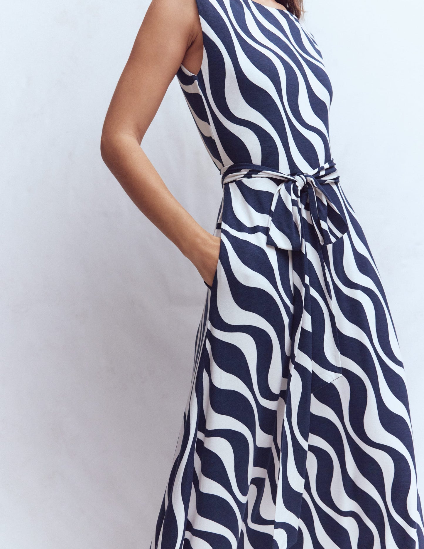 Tamsin Jersey-Midikleid-Französisches Marineblau, Rhythmische Welle