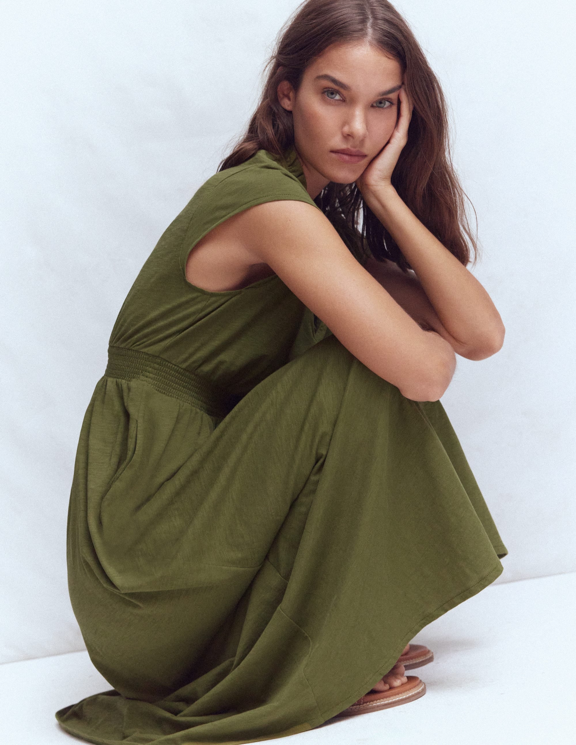 Robe midi Alba à smocks en jersey-Olive - Image 4