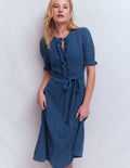 Robe en maille volantée à col tunisien-Bleu denim