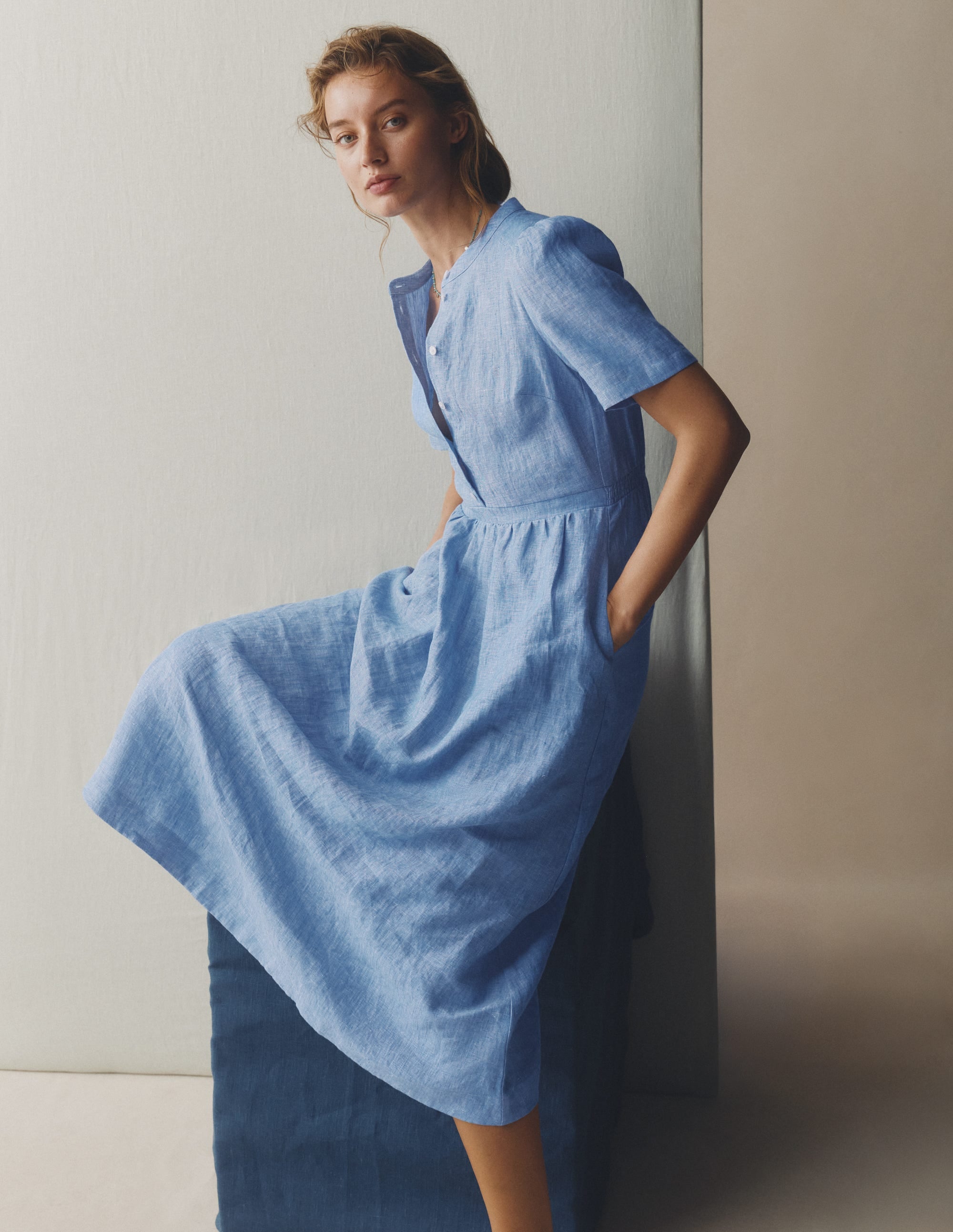 Ivy Leinen-Midikleid mit Knopfleiste-Sommerblau Chambray - Image 6