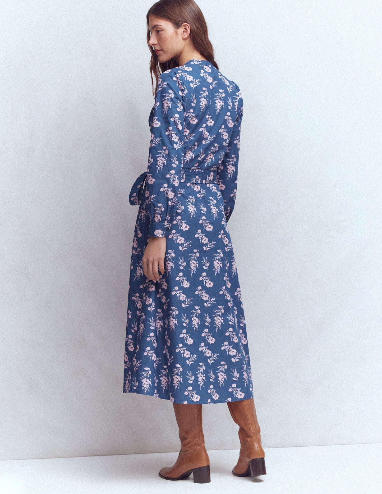 Robe midi Ava en coton-Bleu marine, motif Blossomy Sprig