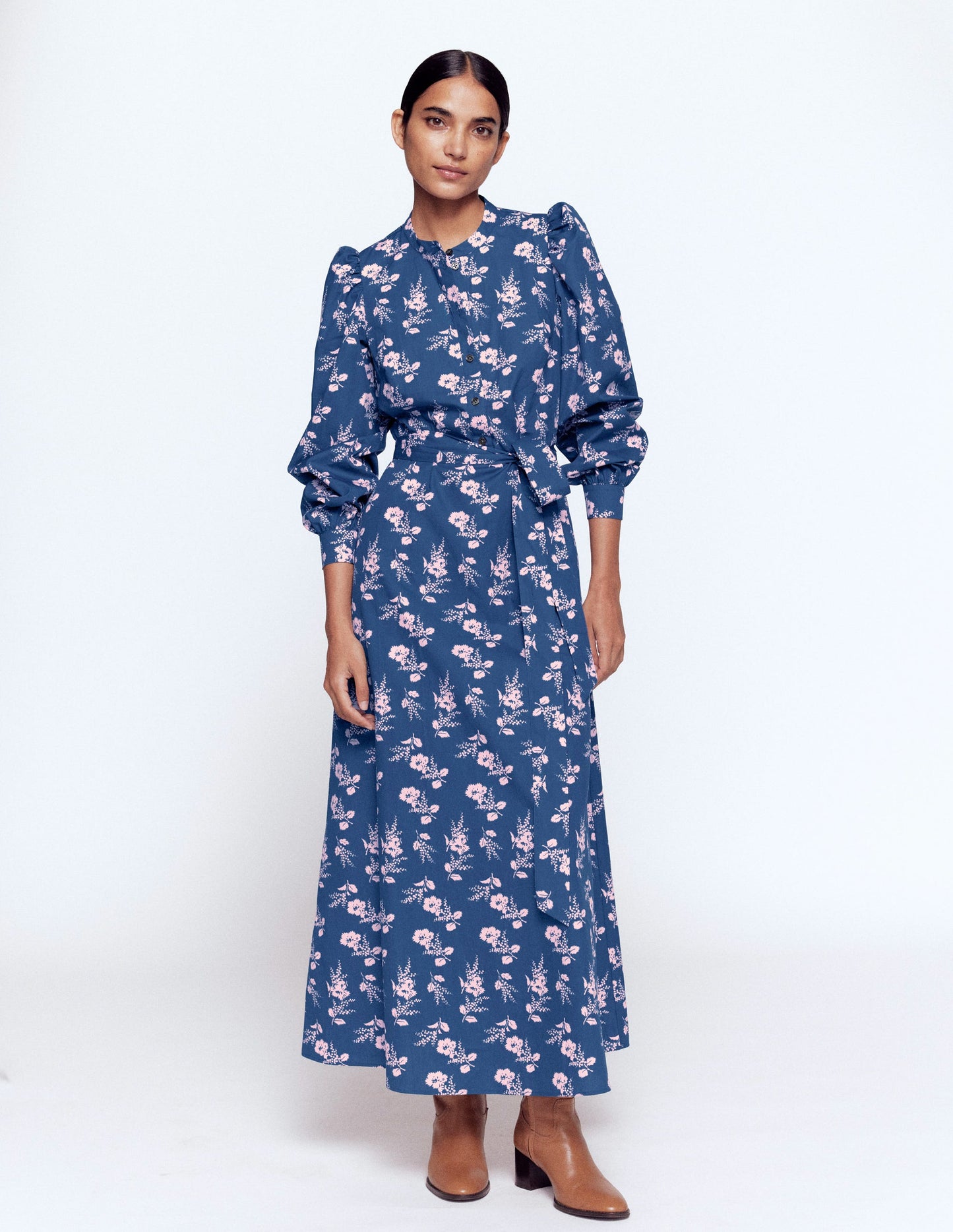 Robe midi Ava en coton-Bleu marine, motif Blossomy Sprig