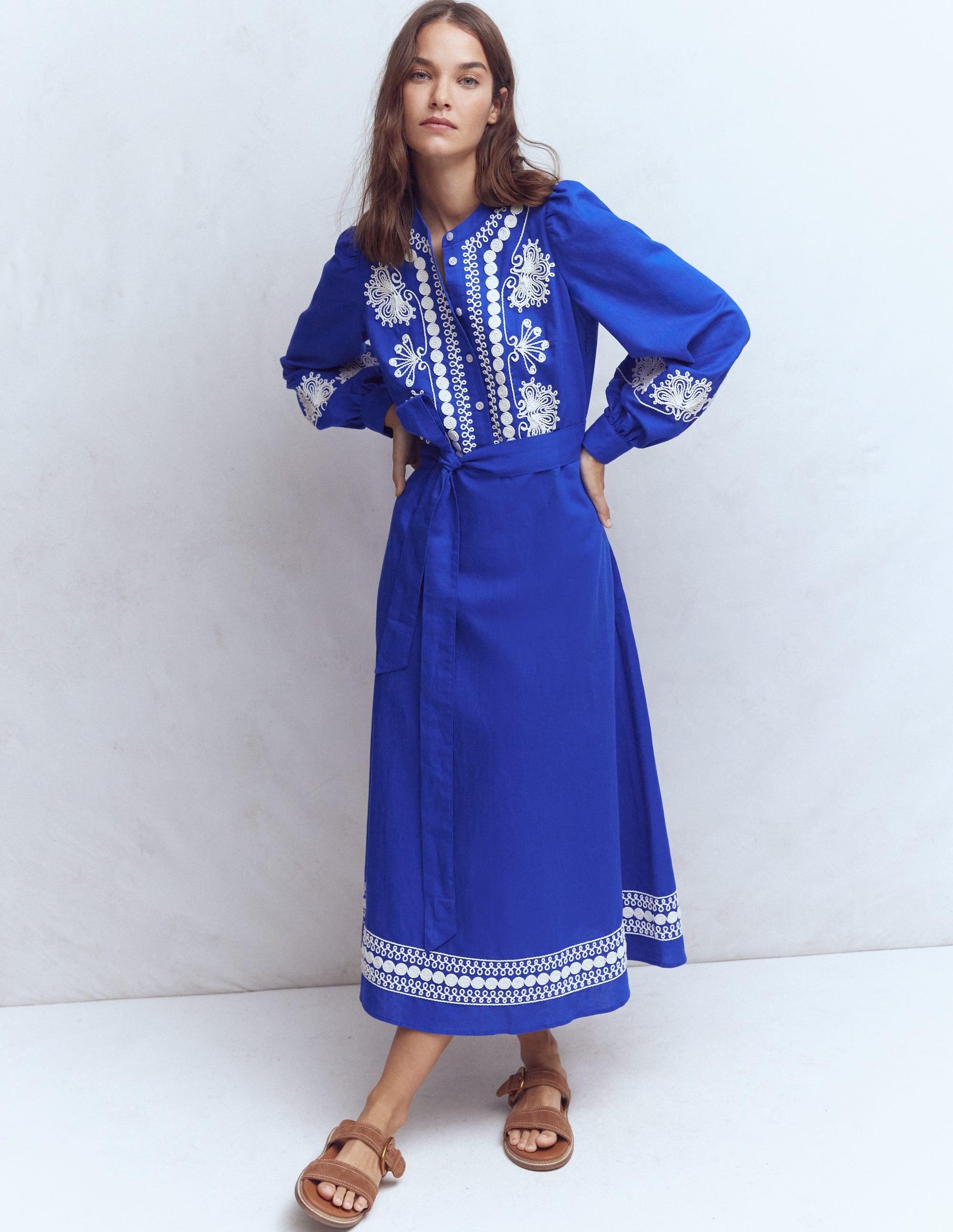 Ava Midikleid aus Leinenmischgewebe-Blaue Stickerei - Image 6