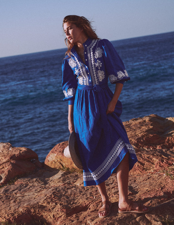 Ava Midikleid aus Leinenmischgewebe-Blaue Stickerei