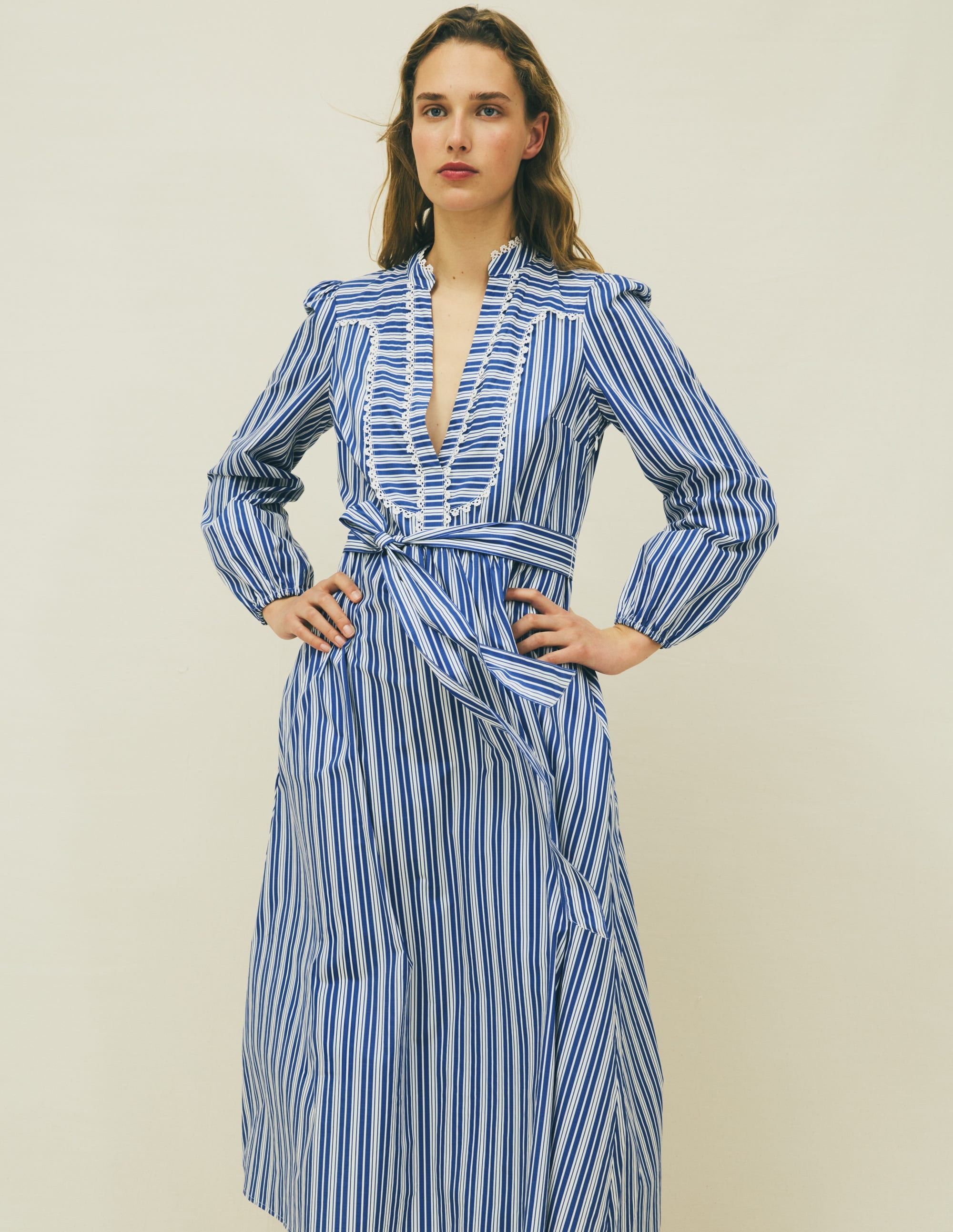 Cary Baumwoll-Midikleid-Leuchtendes Blau Bunte Streifen - Image 5