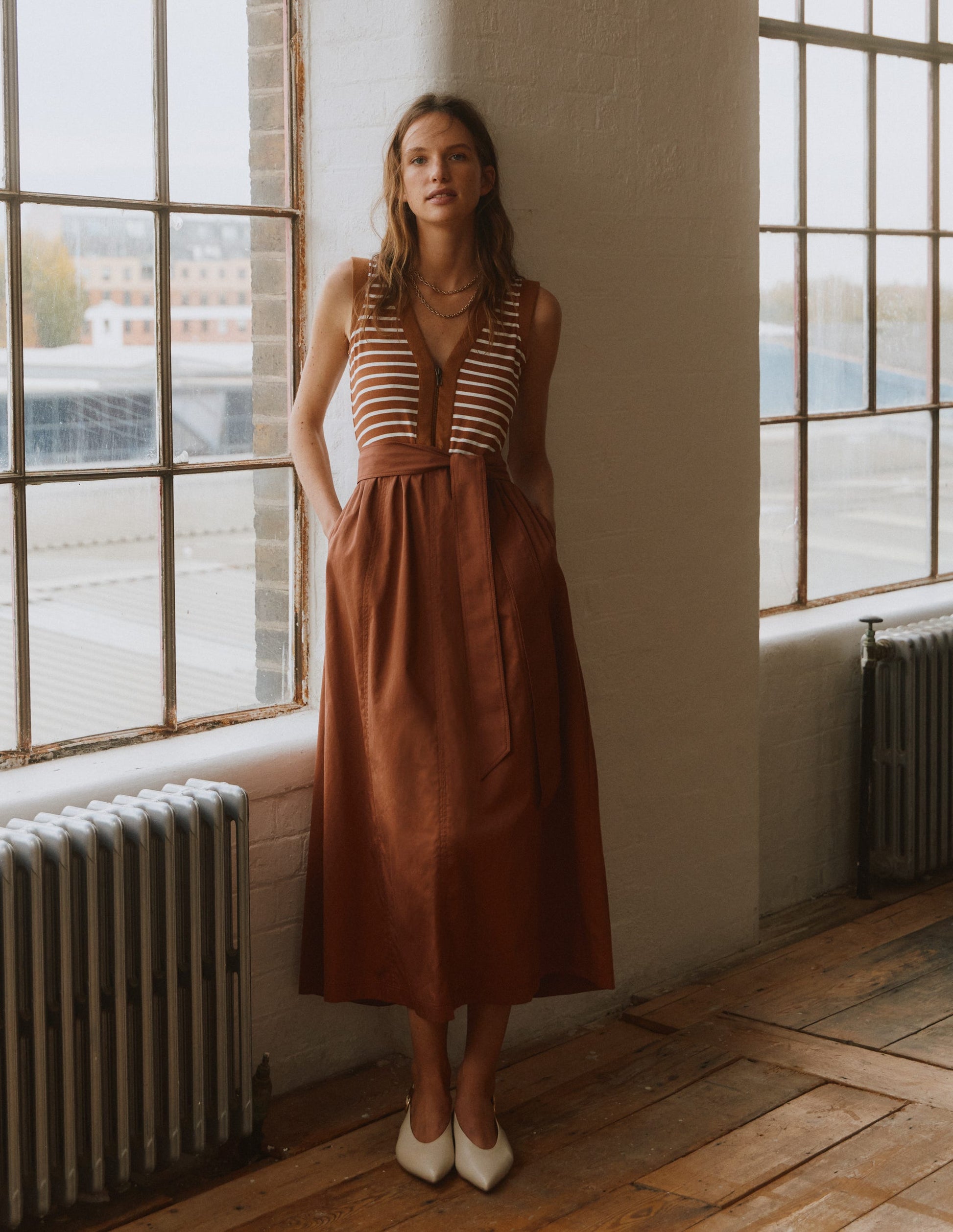 Robe zippée sur le devant en mélange de techniques-Rayé gingembre et ivoire-1