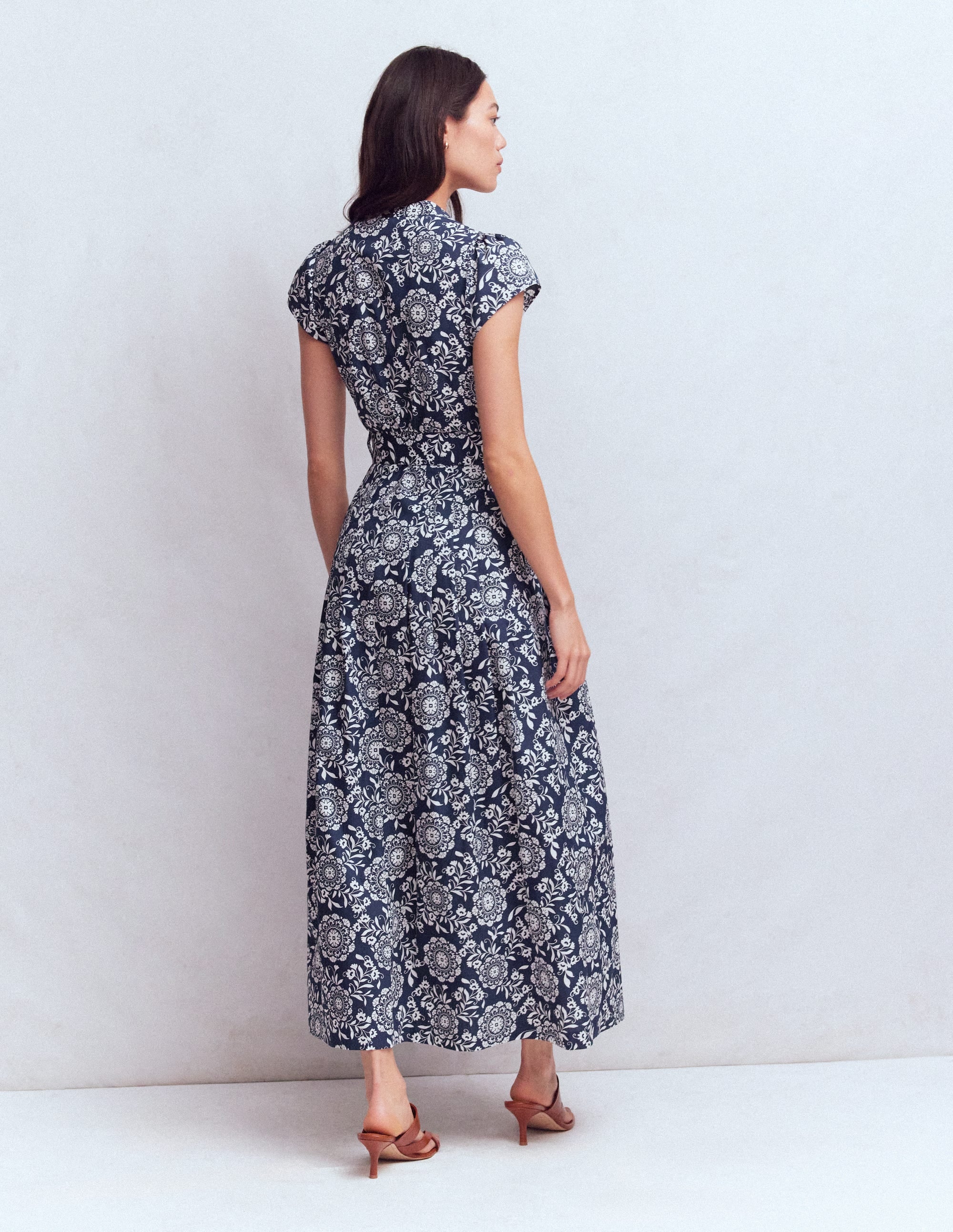 Arabella Maxikleid aus Baumwolle-Marineblau, Dekorative Blüten - Image 4