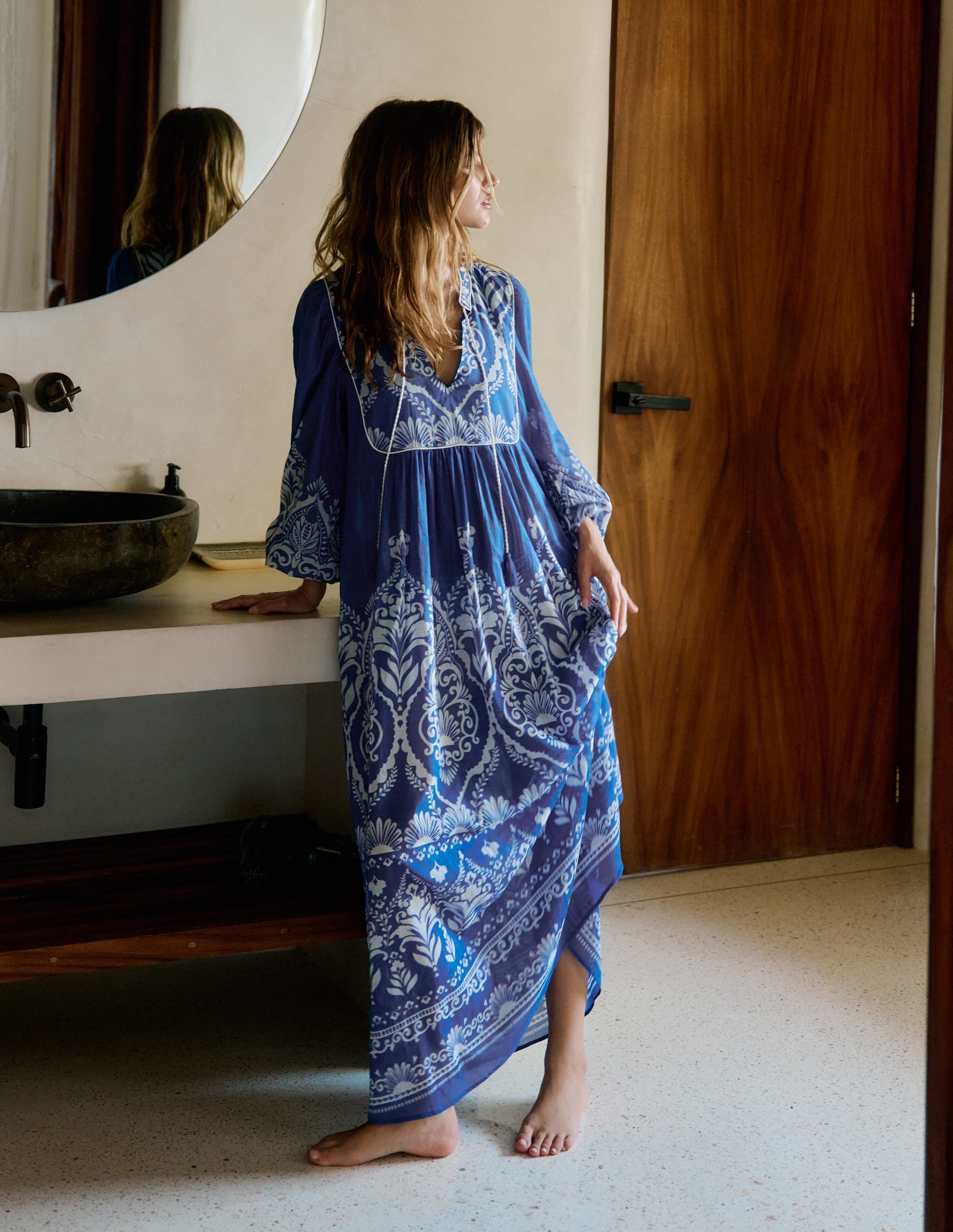 Boho-Kaftan mit Bindeband am Ausschnitt-Blau Ziergarten - Image 5