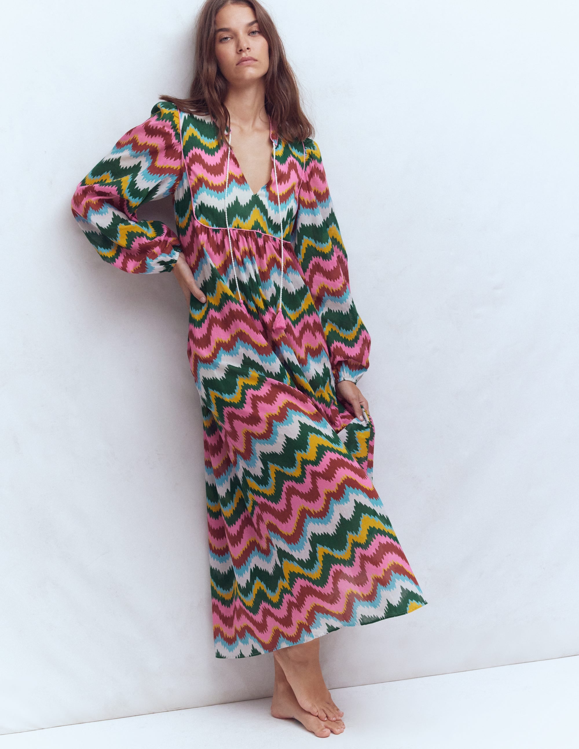 Boho-Kaftan mit Bindeband am Ausschnitt-Bunt, Zickzack-Welle - Image 1