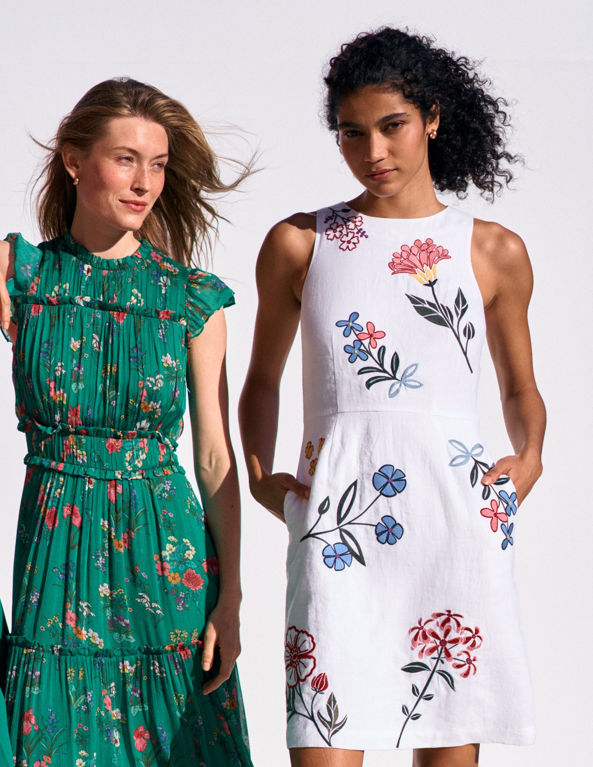Kurzes Leinenkleid für besondere Anlässe-Weiß Stickerei-7
